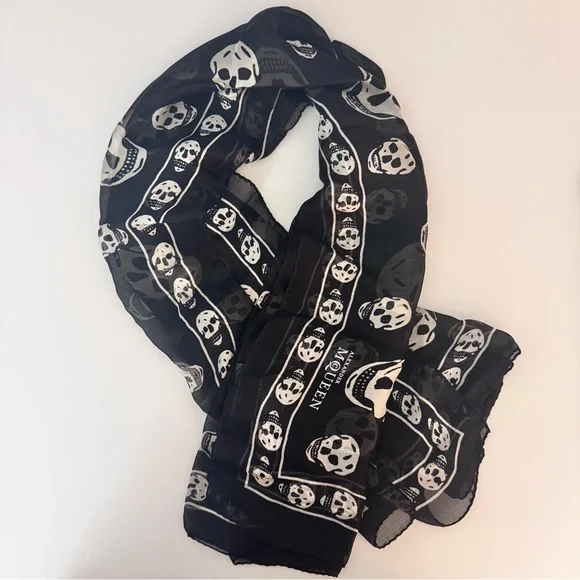 Alexander McQueen Black and White Skull Scarf - Picture 6 of 6